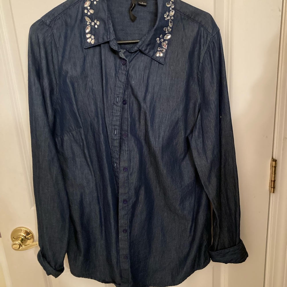 Woman’s jeans shirt